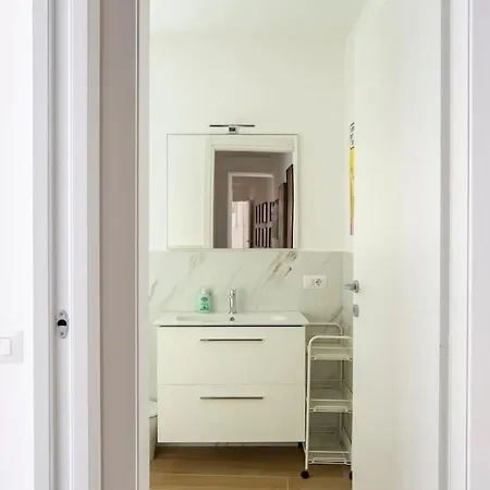 -art Gallery- Luxury Boutique In Center Of דירה קומו