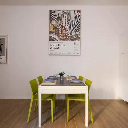 דירה -art Gallery- Luxury Boutique In Center Of קומו