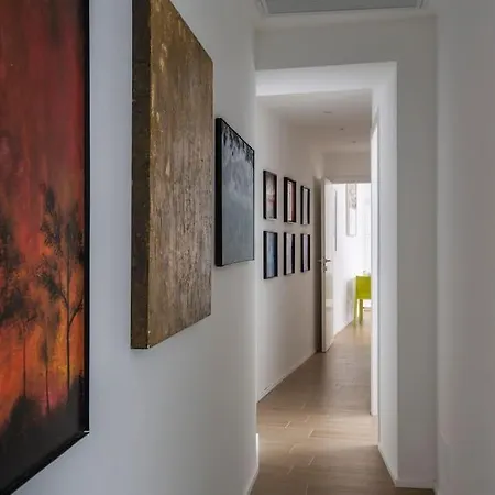 -art Gallery- Luxury Boutique In Center Of * Комо