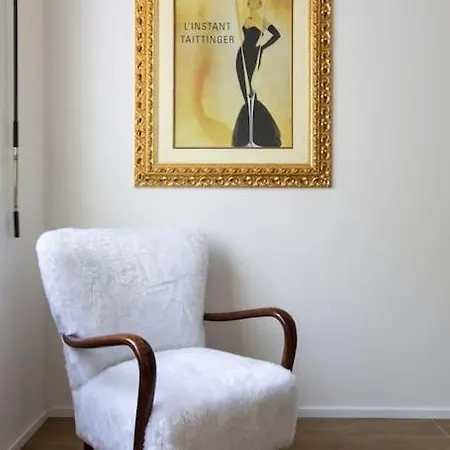 -art Gallery- Luxury Boutique In Center Of Daire Como