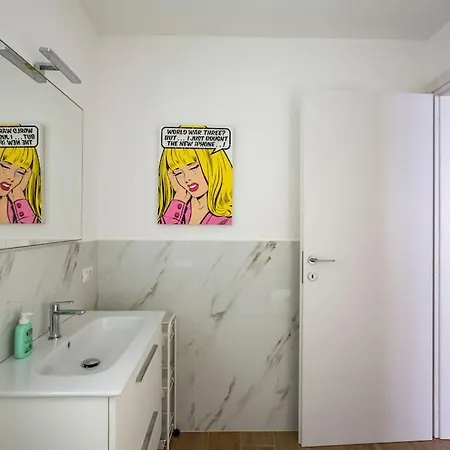 -art Gallery- Luxury Boutique In Center Of Комо