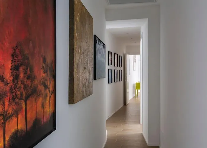 -art Gallery- Luxury Boutique In Center Of * كومو