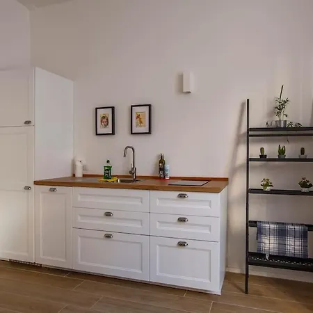 -art Gallery- Luxury Boutique In Center Of