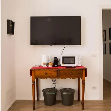 -art Gallery- Luxury Boutique In Center Of Lejlighed